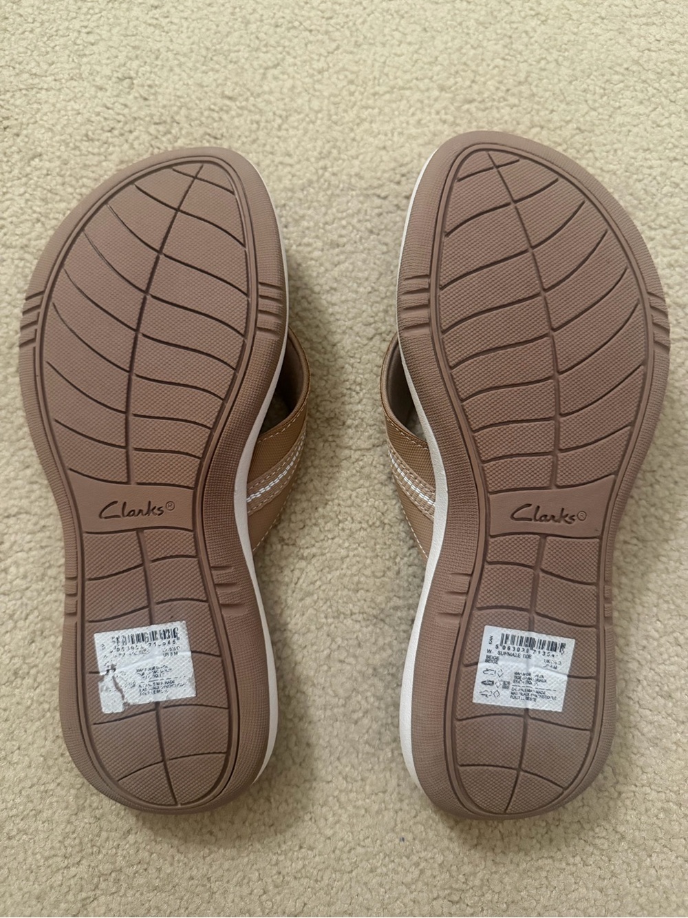 NWT Clarks Cloudsteppers Women's 8 Tan Comfort Flip Flop Sandals - Picture 3 of 3